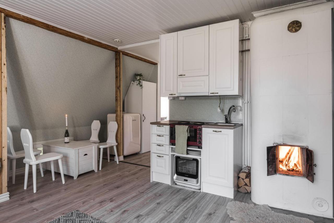 Newly Renovated Apartment In A Woodenhouse From 1910 In Martti! ตูร์กู ภายนอก รูปภาพ