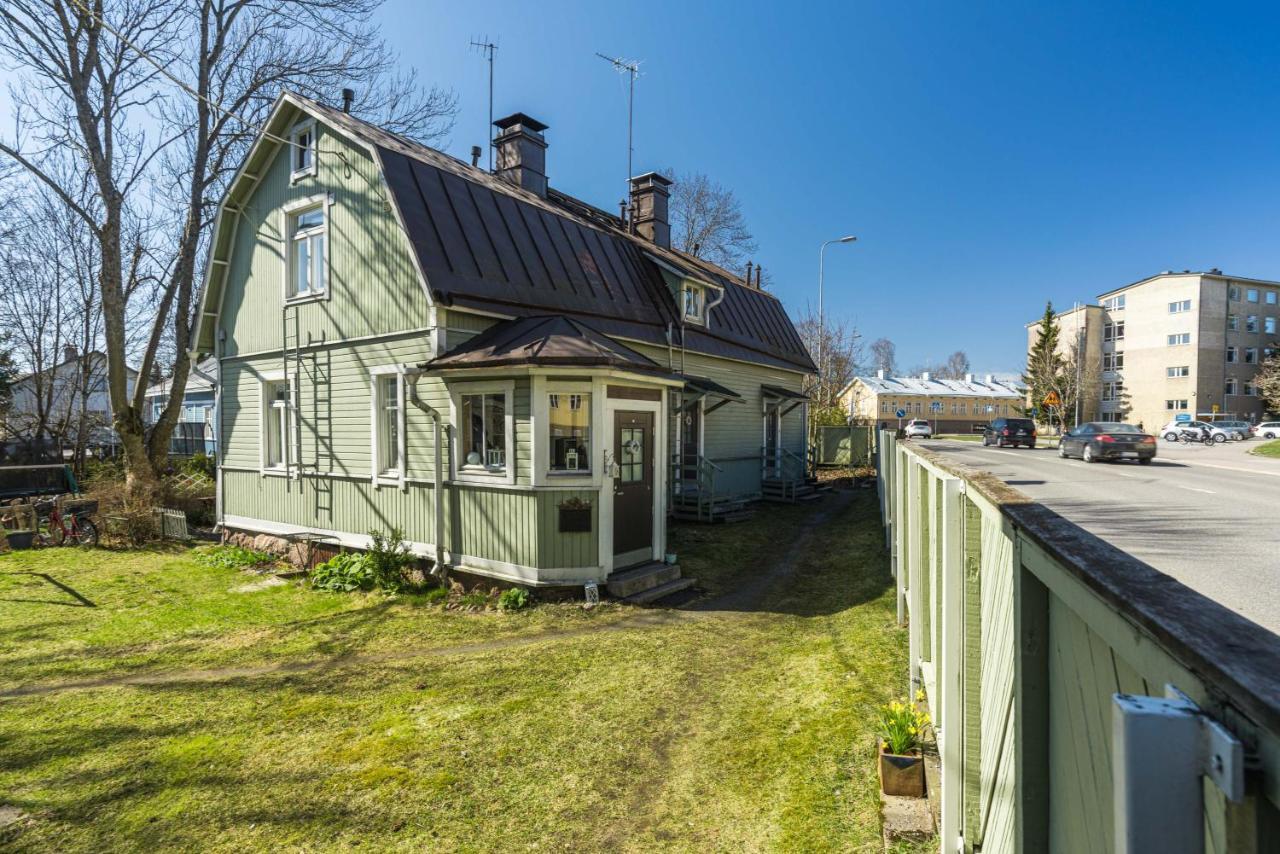 Newly Renovated Apartment In A Woodenhouse From 1910 In Martti! ตูร์กู ภายนอก รูปภาพ